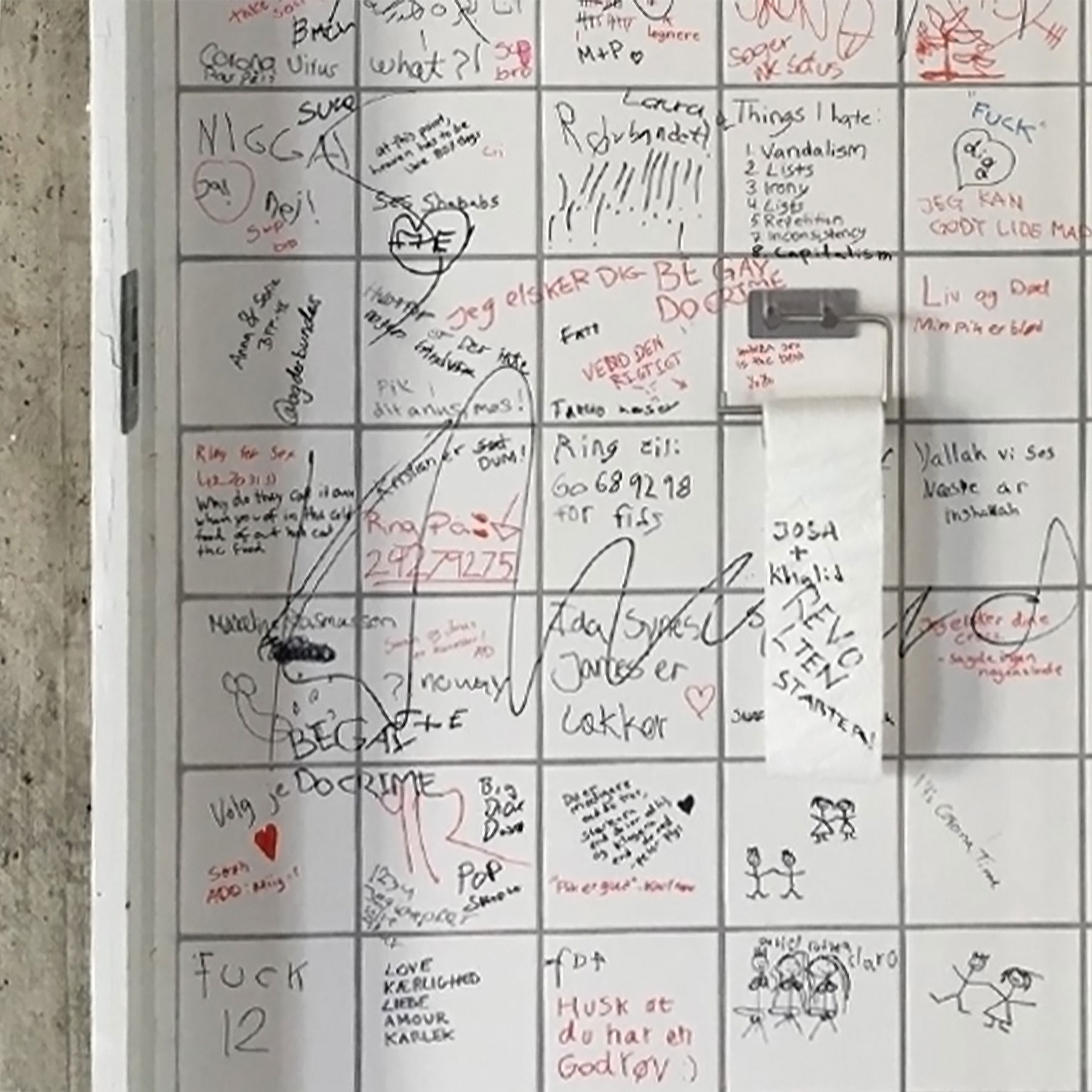 Agnes Refstrup Richtendorff: Det offentlige toilet, installation, Viborg Gymnasium & HF