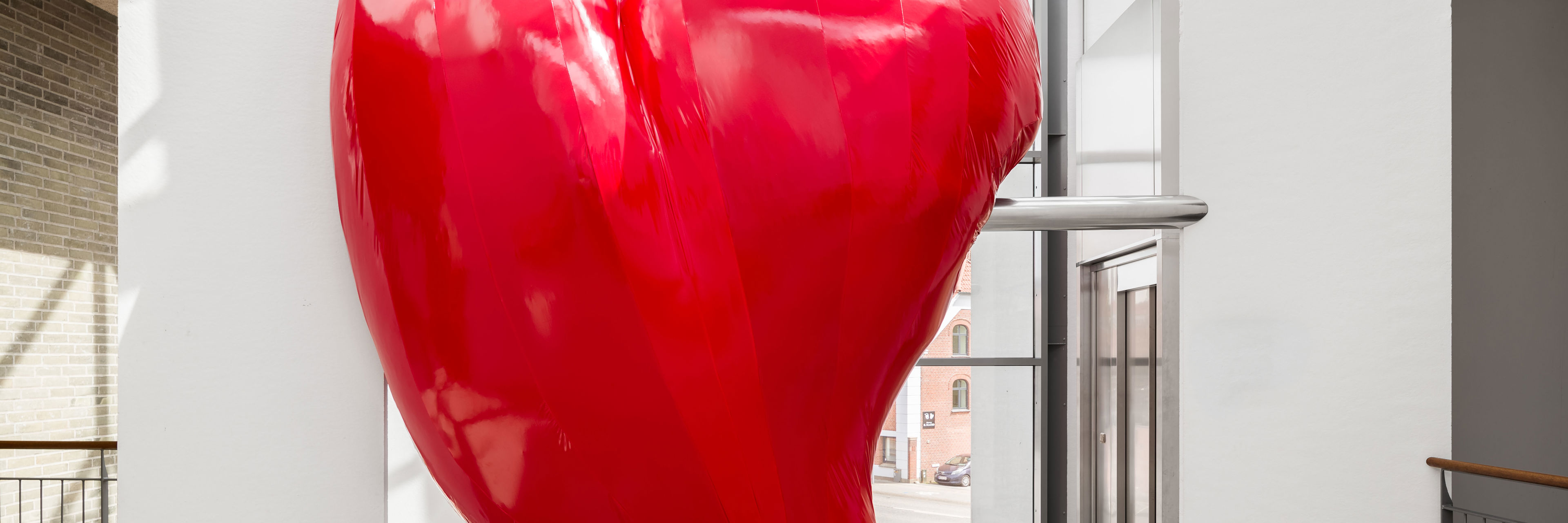 Skulpturen 'Det pressede hjerte'