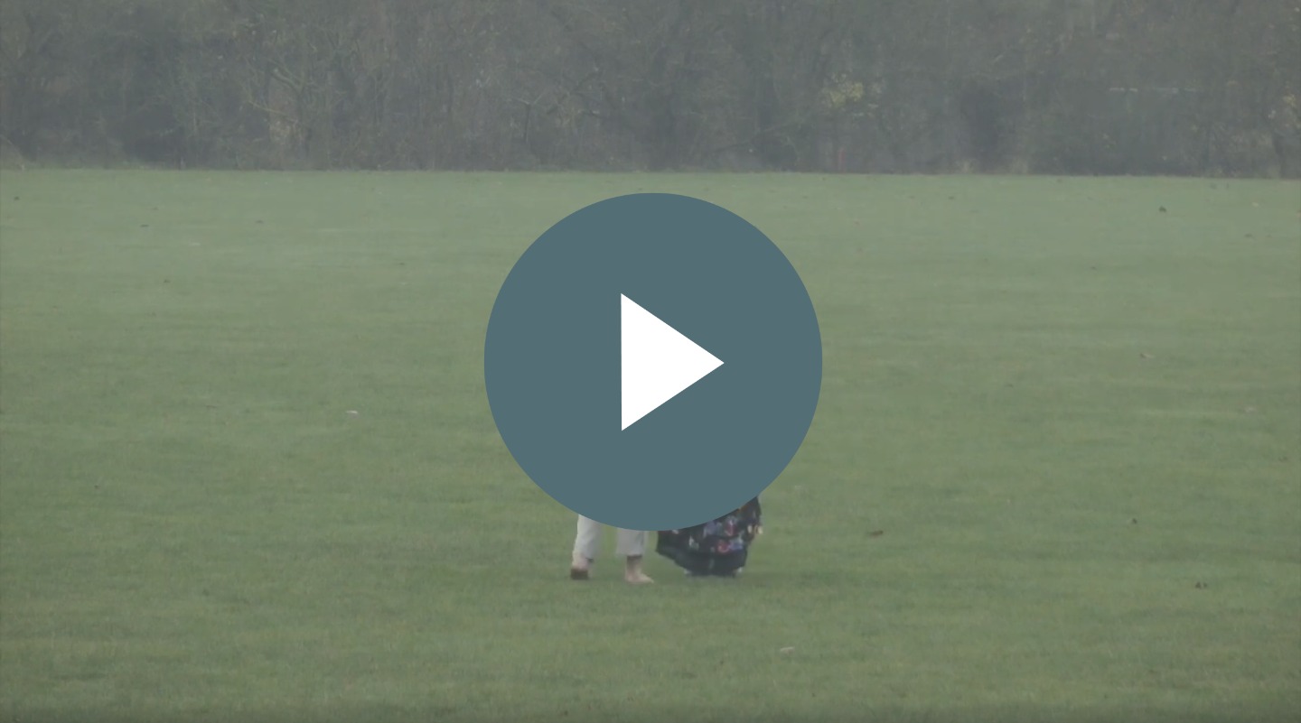 Jakob Søndergaard & Rosa Sennels, Changing room, performance og videodokumentation, Munkensdam Gymnasium.