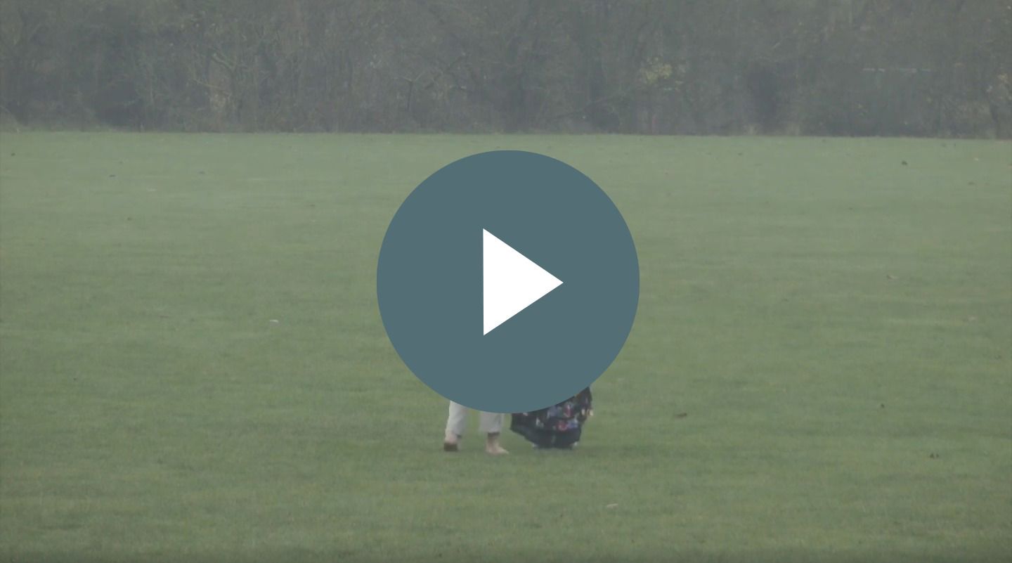 Jakob Søndergaard & Rosa Sennels, Changing room, performance og videodokumentation, Munkensdam Gymnasium.