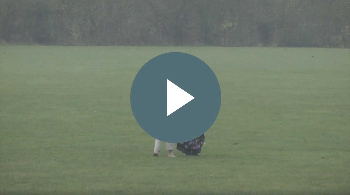 Jakob Søndergaard & Rosa Sennels, Changing room, performance og videodokumentation, Munkensdam Gymnasium.